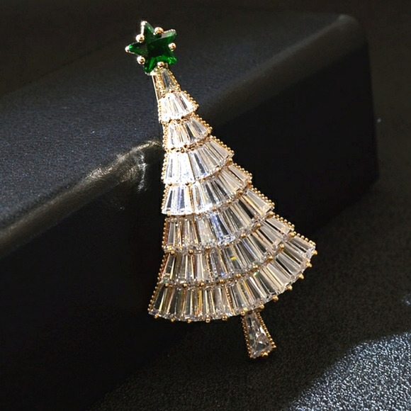 Sparkling Crystal Christmas Tree Brooch pin - Picture 2 of 5